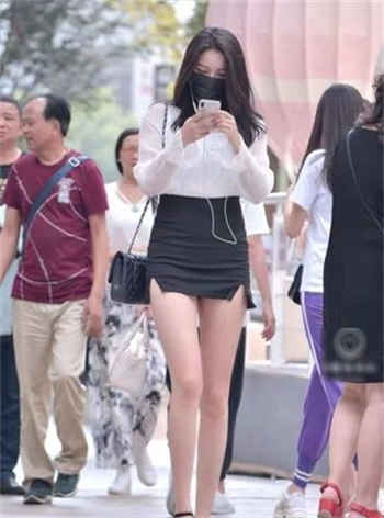 商务旅行绿帽子的妻子