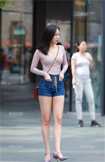 我分开了校花的双腿