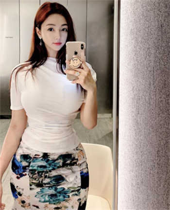 低调女董事长萱萱同学聚会