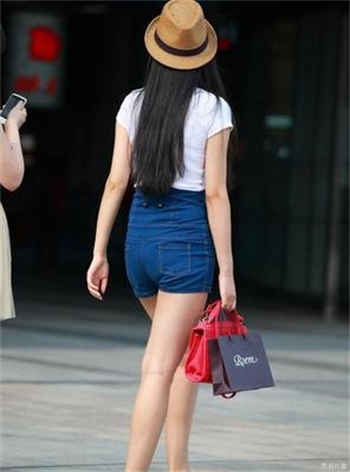 女儿小丹和妻子秋分
