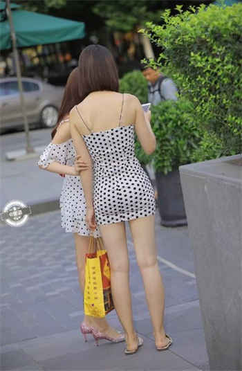 漂亮妈妈学舞蹈风情万种