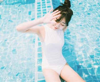 瑶遇见神鹿嘴巴里含龙头