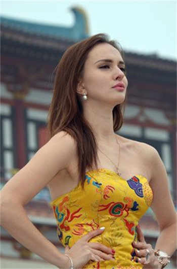 萌白酱金丝黑色旗袍