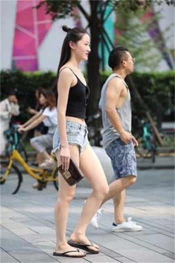 极品家人偏心女主年代文