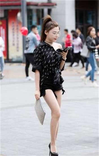 带着面具的妻子孙静