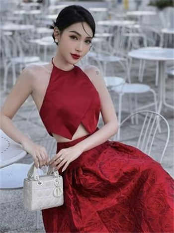 部长和女员工在她家木鱼
