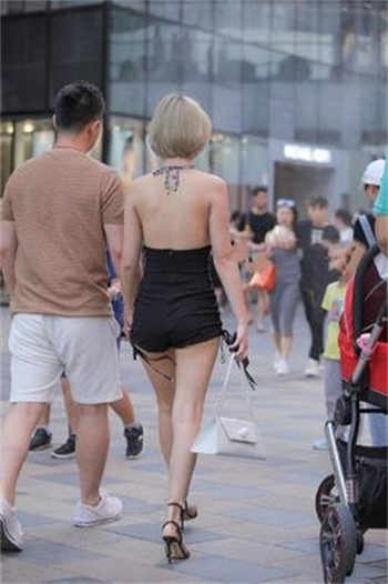 兄妹隔着墙那啥动漫