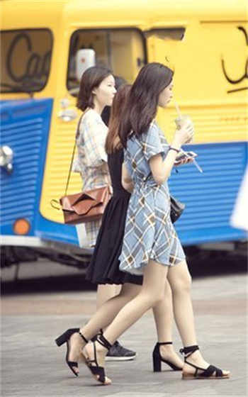 tm0014 沙发上
